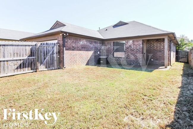 Building Photo - 9998 Branley Oak Dr