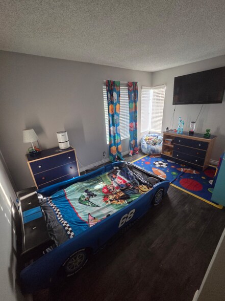 Building Photo - 22 Ridge Crest Cir