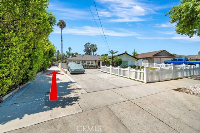 Building Photo - 10165 Petit Ave