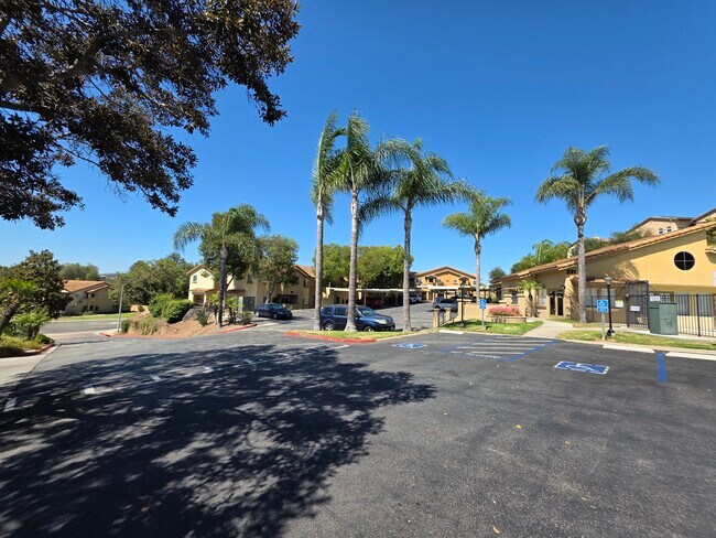 Building Photo - 204 Woodland Pkwy