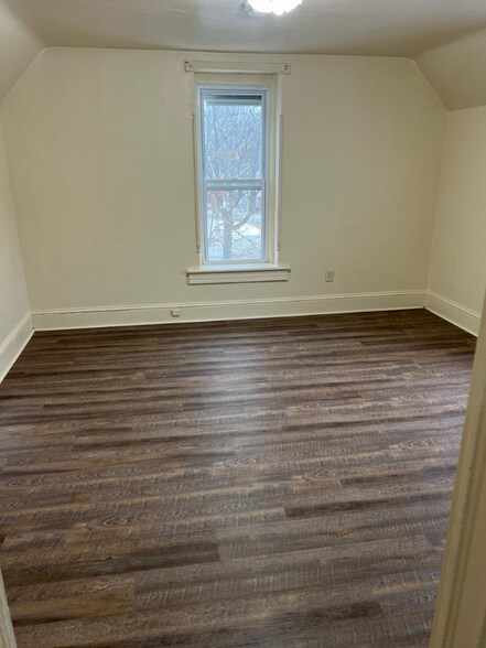 Building Photo - 802 Elm St