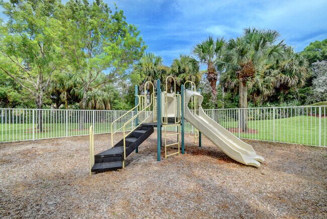 Building Photo - 16206 Sierra Palms Dr