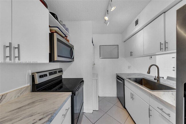 Building Photo - 333 SW 86th Ave