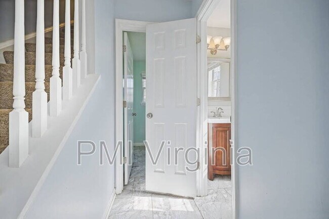 Building Photo - 1213 Ruxton Ct