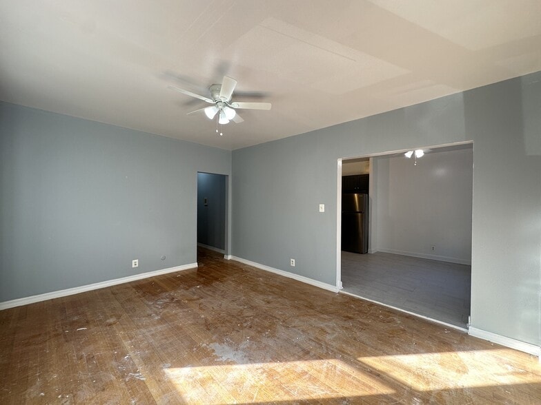 Building Photo - 1319.5 W Estes Ave