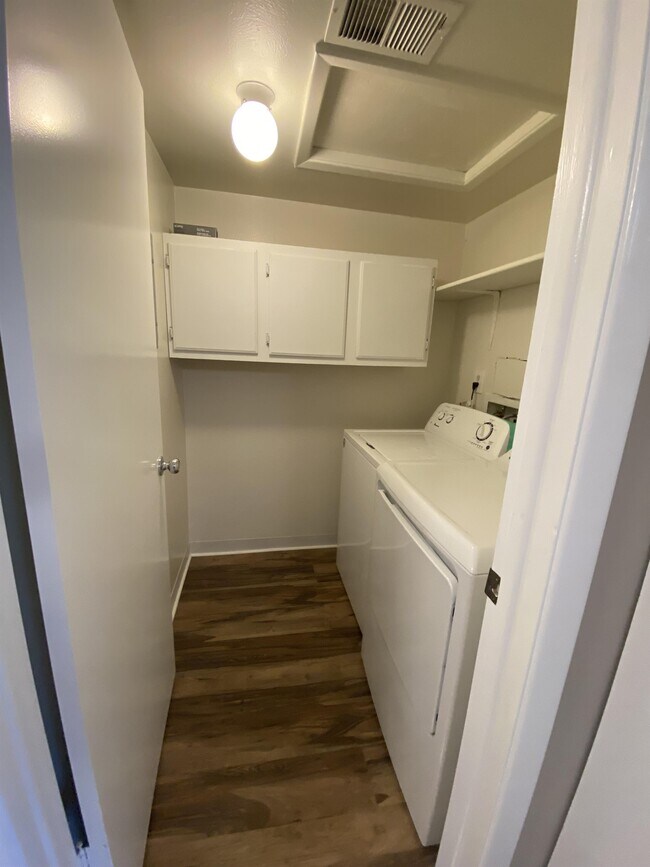 Building Photo - 4866 S Dudley St