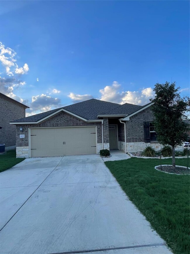Building Photo - 1629 Dubiel Dr