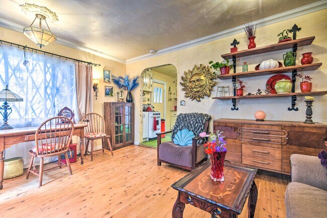 Building Photo - 2434 Cloverfield Blvd