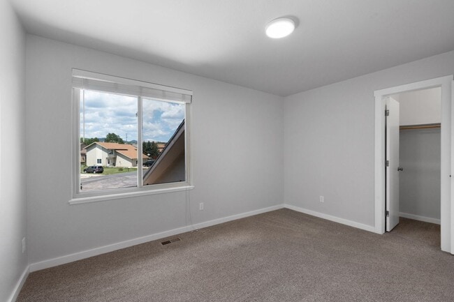 Building Photo - remodeled Monument town home