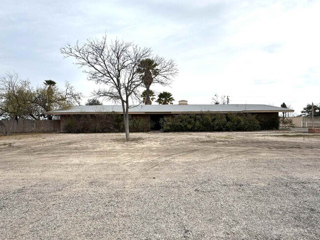 Building Photo - 777 Clouse Dr