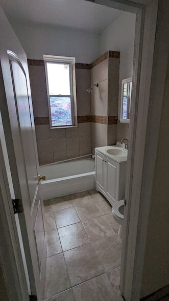 Building Photo - 2636 W Division St