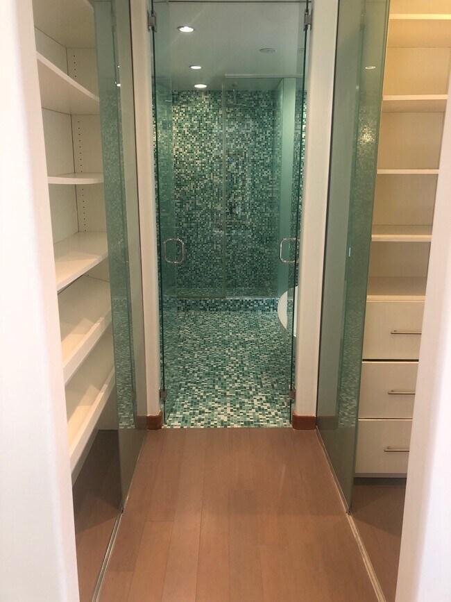 Building Photo - 128 S Carson Rd