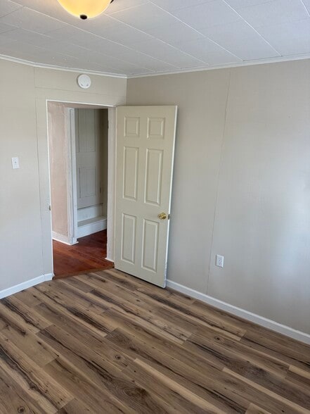 Building Photo - 46-101 E Hummelstown St