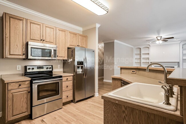 Building Photo - 2304 Knoll Ridge Ln