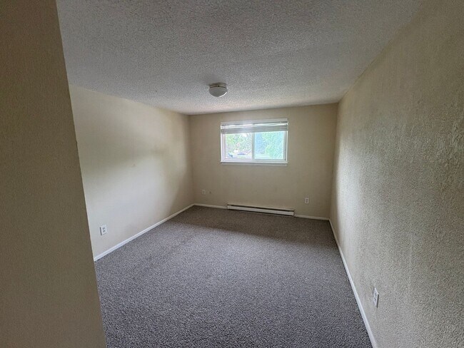 Building Photo - 3550 Butternut Dr