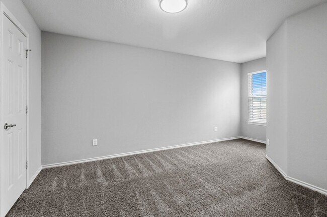 Building Photo - 929-931-931 Parkplace Ridge