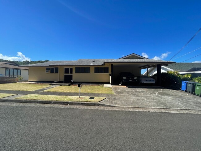 Large Moanalua Valley House - 3 bedroom, 2... - 1521 Ala Lani St ...