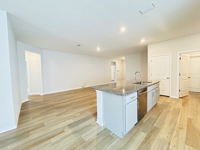 Building Photo - 6230 Forest Pines Dr