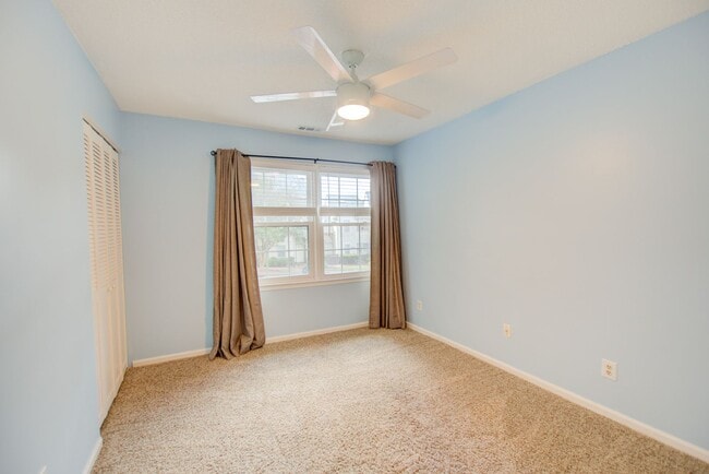 Building Photo - 2 Bed, 2 Bath Centrally Located Condo in G...