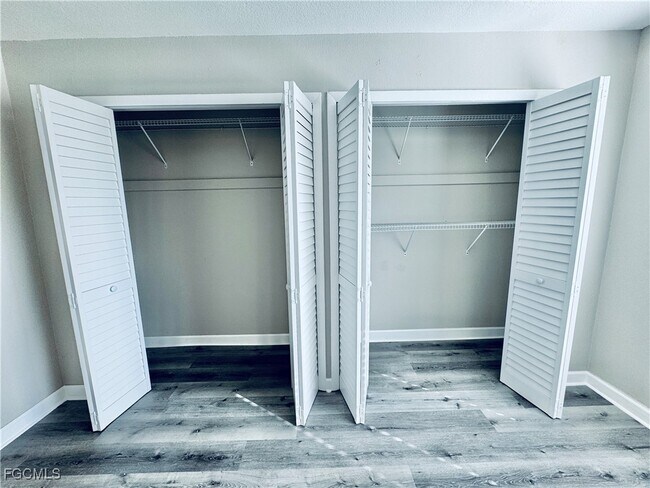 Building Photo - 4641 SW Santa Barbara Pl