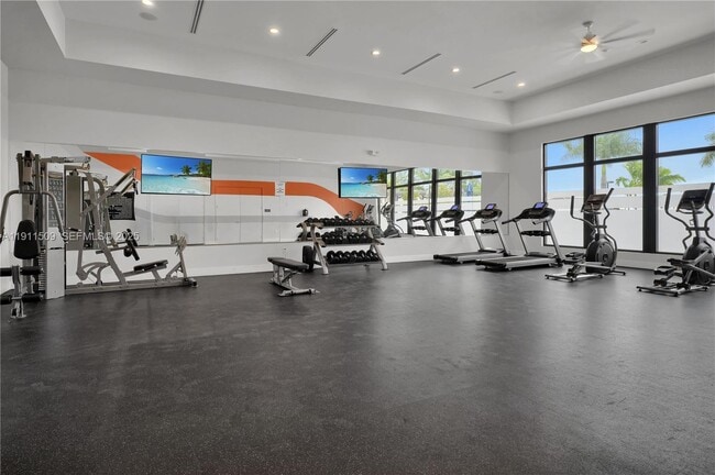 Building Photo - 909 NE 211th St