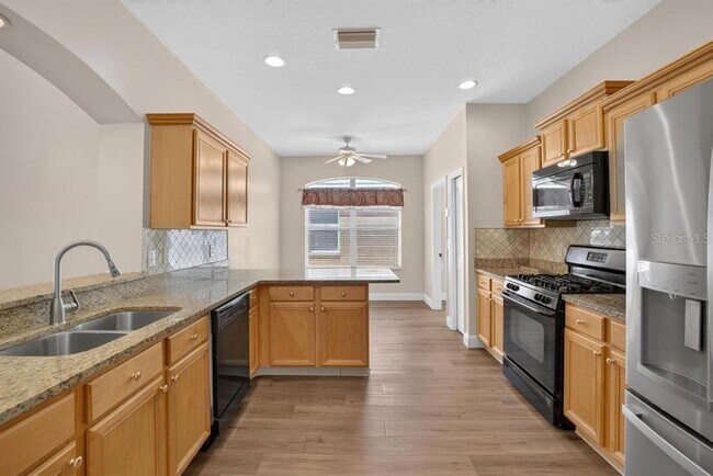 Building Photo - 5605 Hawklake Rd