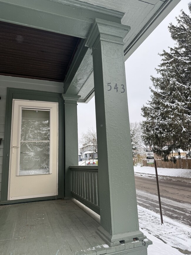 Building Photo - 543 Grafton Ave