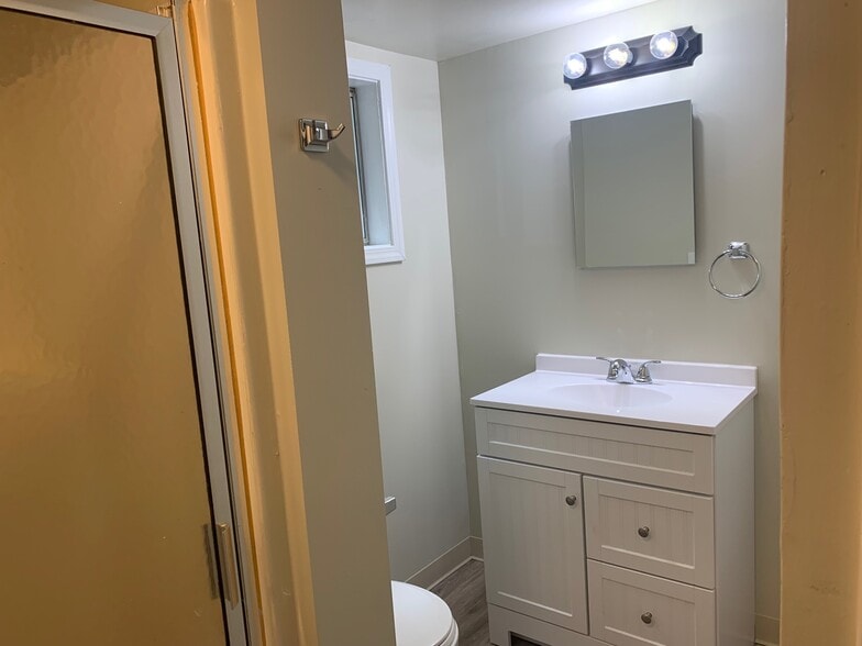 Building Photo - 1311 S 3rd Ave