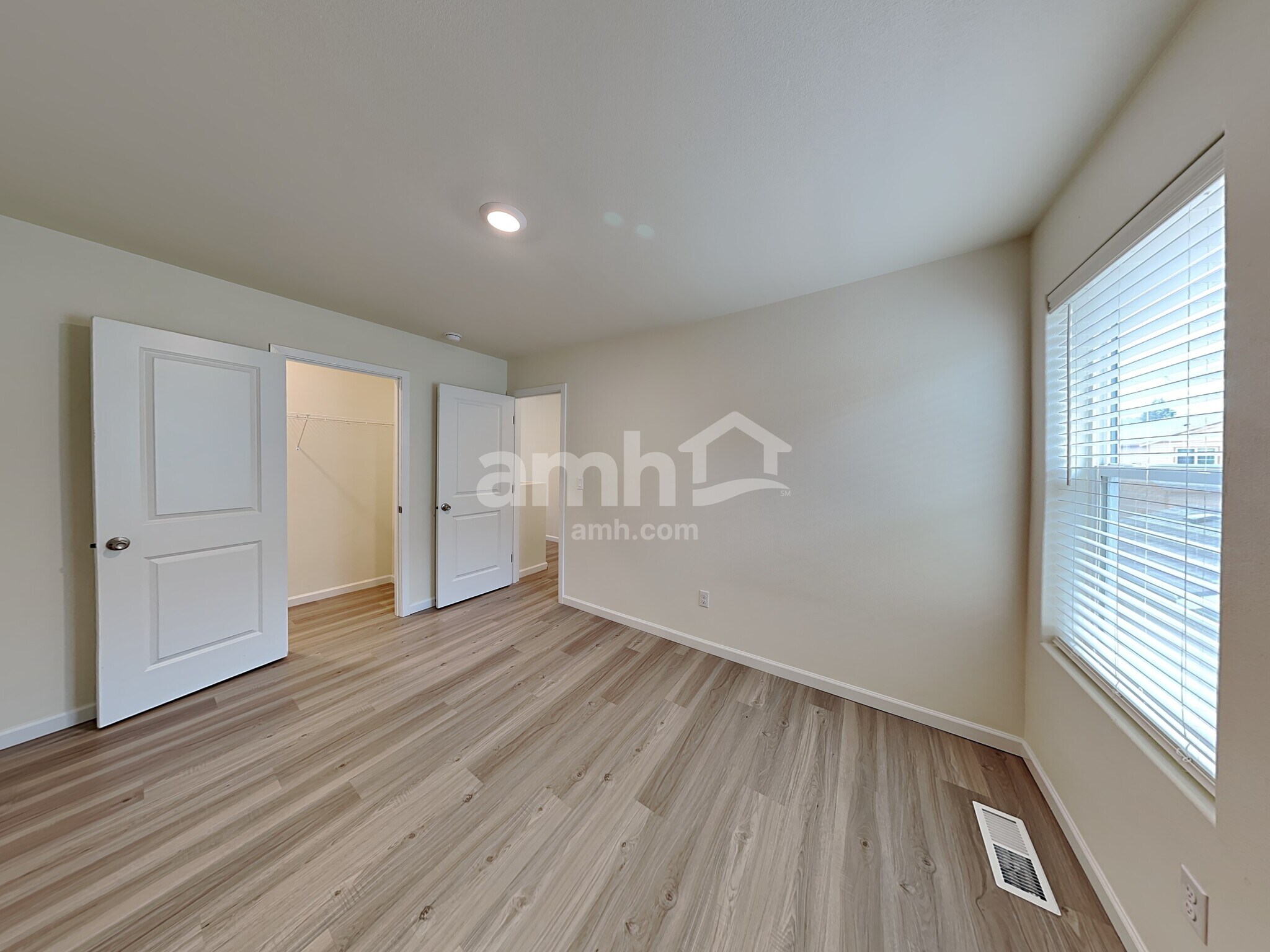 Building Photo - 1221 W 17th Ave