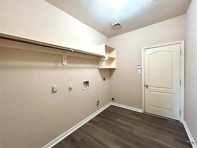 Building Photo - 2518 Brittany Lakes Dr