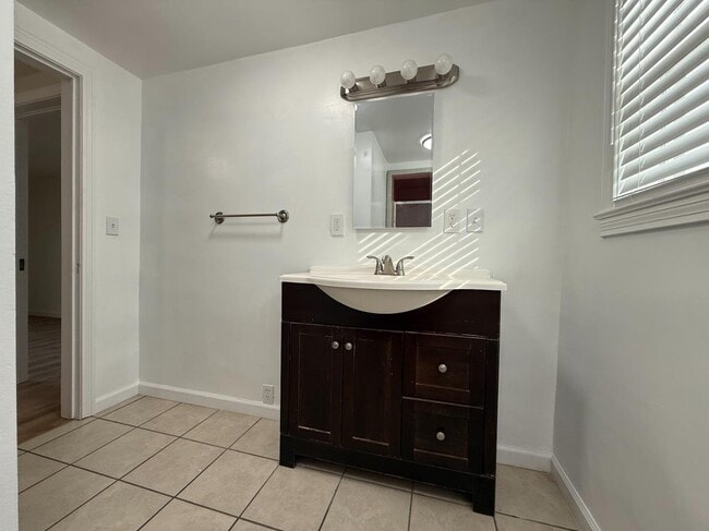 Building Photo - 10608 S Zediker Ave