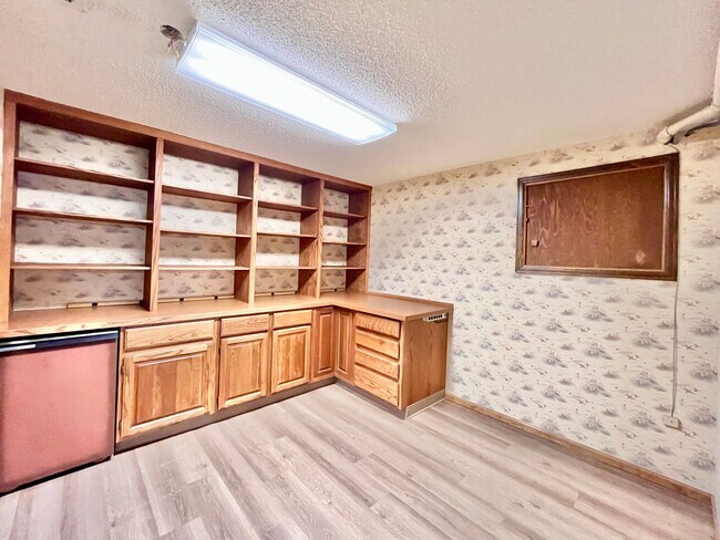 Building Photo - Spacious 4 bed/ 3 bath Two Story Home with Finished Basement - Lawn and Garden Care Included, New...
