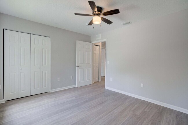 Building Photo - 9242 Roan Ln