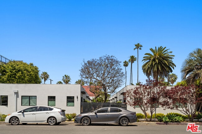 Building Photo - 1325 Cabrillo Ave