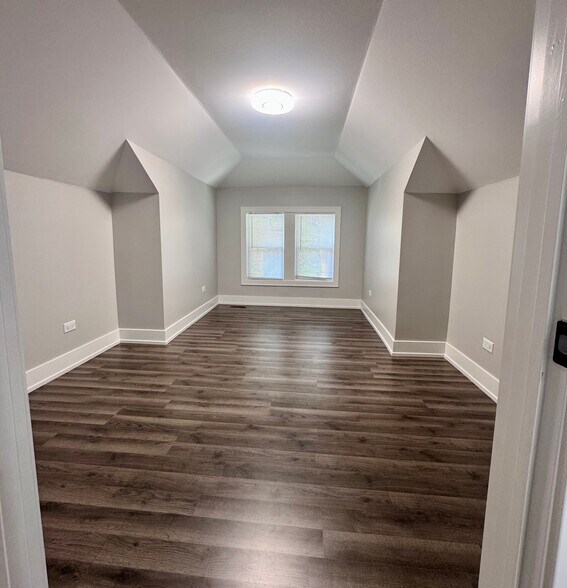 Bedroom 1 - 4909 W Wellington Ave