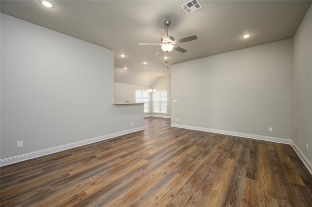 Building Photo - 2801 Tulip Dr