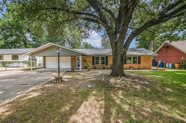 Building Photo - 1300 Clearfield Dr