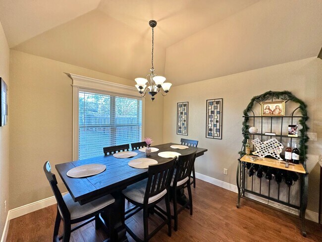 Building Photo - Stunning 3 Bed 2 Bath in Flint!