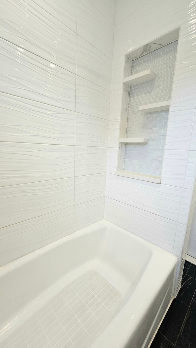 Building Photo - 55 Lakeview St