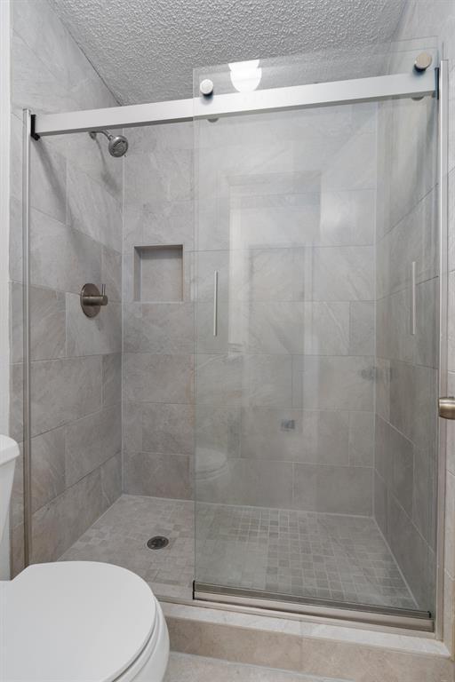 Building Photo - 3610 Fleetwood Dr