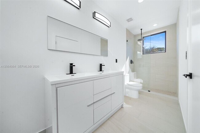 Building Photo - 11 NE 51st St