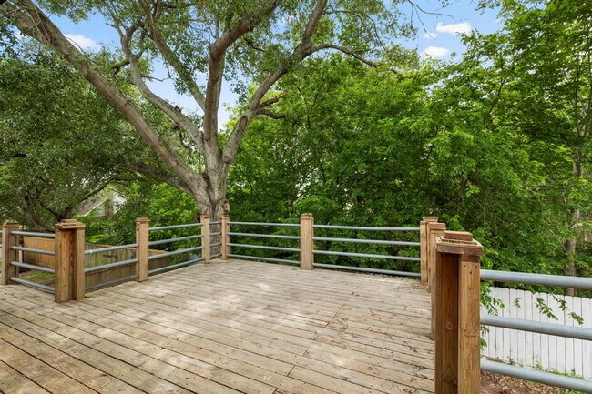 Building Photo - Remodeled 3-Bed Home with Office & Deck in...