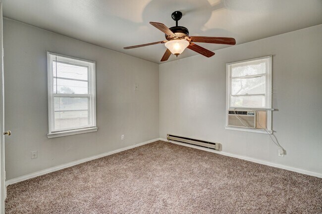 Building Photo - 2 Bed 1 Bath Duplex in MWC