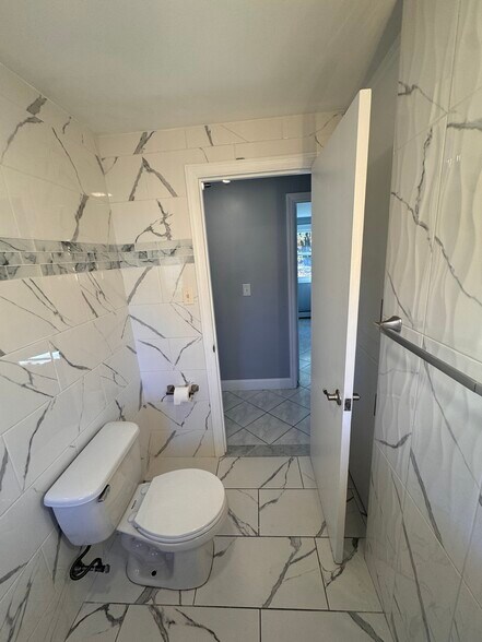 Building Photo - 165 Haverhill Ave