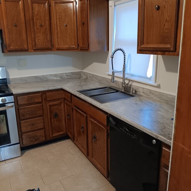 Building Photo - 1701 Chase St