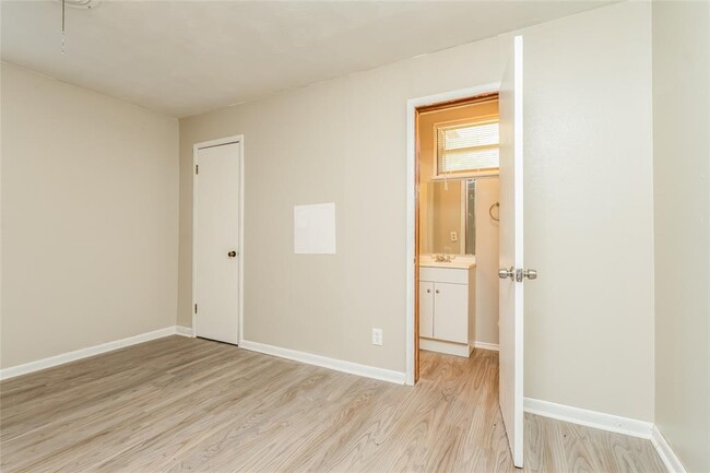 Building Photo - 9712 Mahler Pl