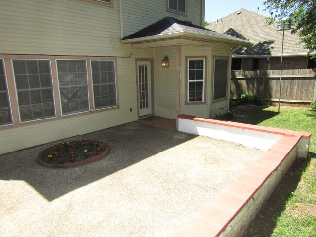 Building Photo - 6106 John Chisum Ln