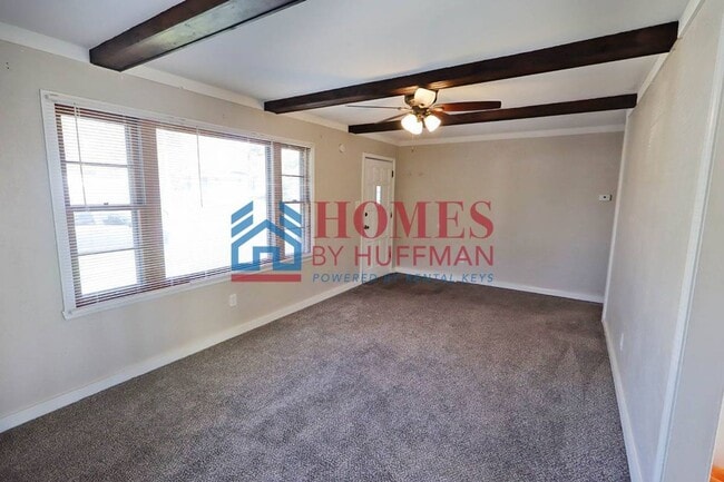 Building Photo - Two Bedroom House | Detached Garage