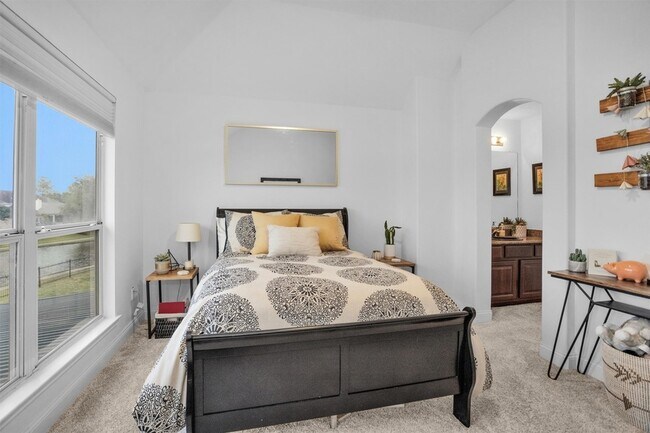 Building Photo - 3006 E Lake Falls Cir