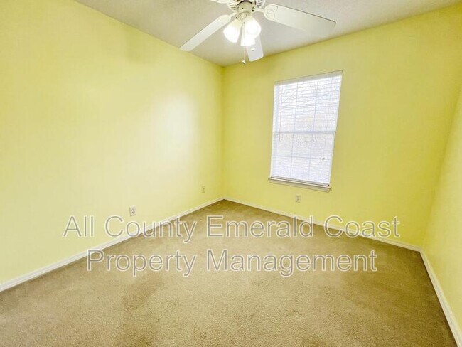 Building Photo - 34 Harbeson Ave NE